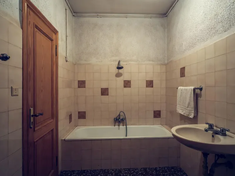 Estado original del baño antes de la reforma